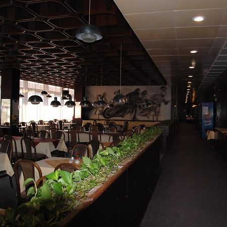 Hotel Labe Пардубице Экстерьер фото