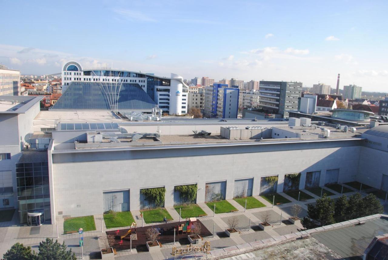 Hotel Labe Пардубице Экстерьер фото