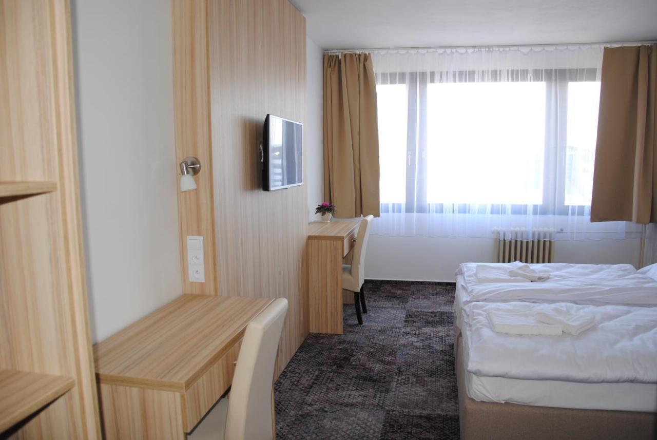 Hotel Labe Пардубице Экстерьер фото