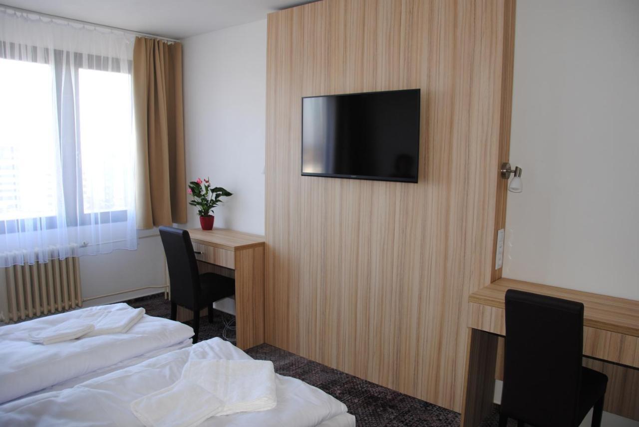 Hotel Labe Пардубице Экстерьер фото