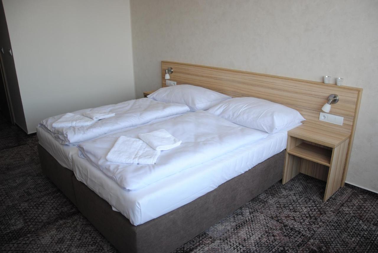 Hotel Labe Пардубице Экстерьер фото
