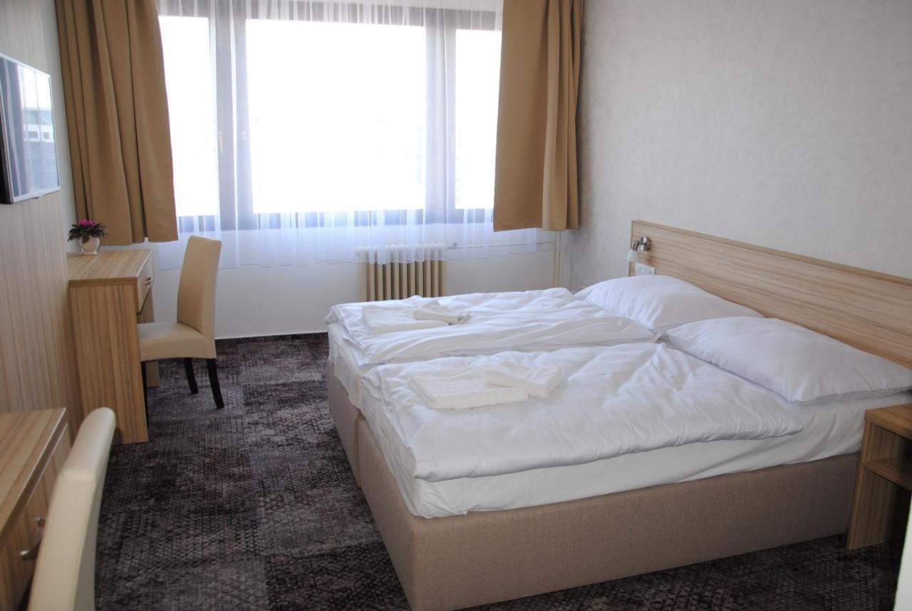 Hotel Labe Пардубице Экстерьер фото