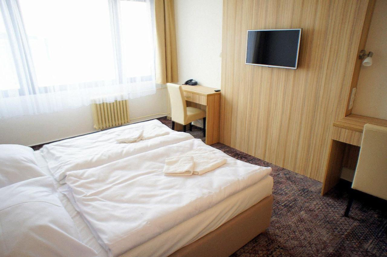 Hotel Labe Пардубице Экстерьер фото