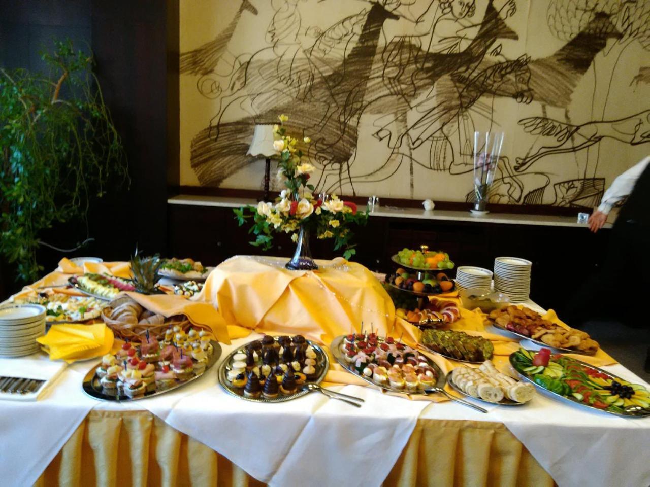 Hotel Labe Пардубице Экстерьер фото